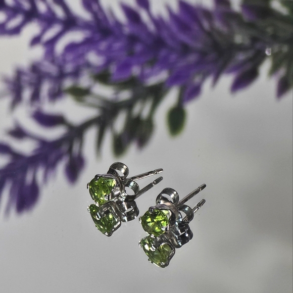 Jewelry - Genuine Peridot Sterling Silver Earrings.